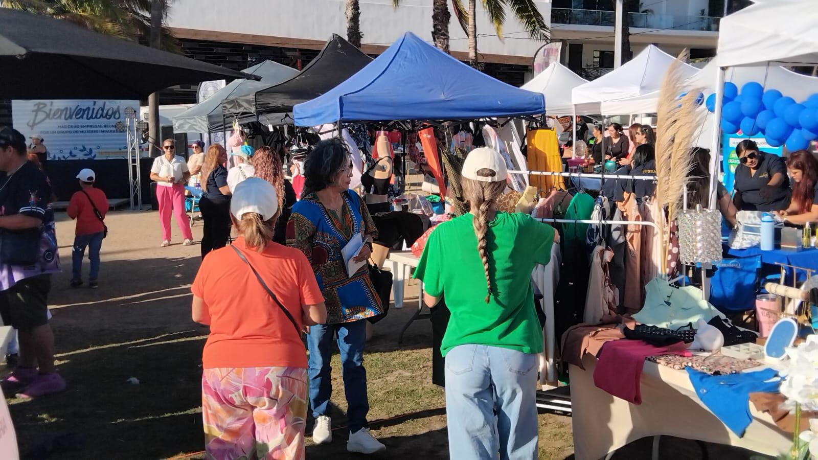 $!Celebra Canaco bazar de mujeres emprendedoras en Mazatlán