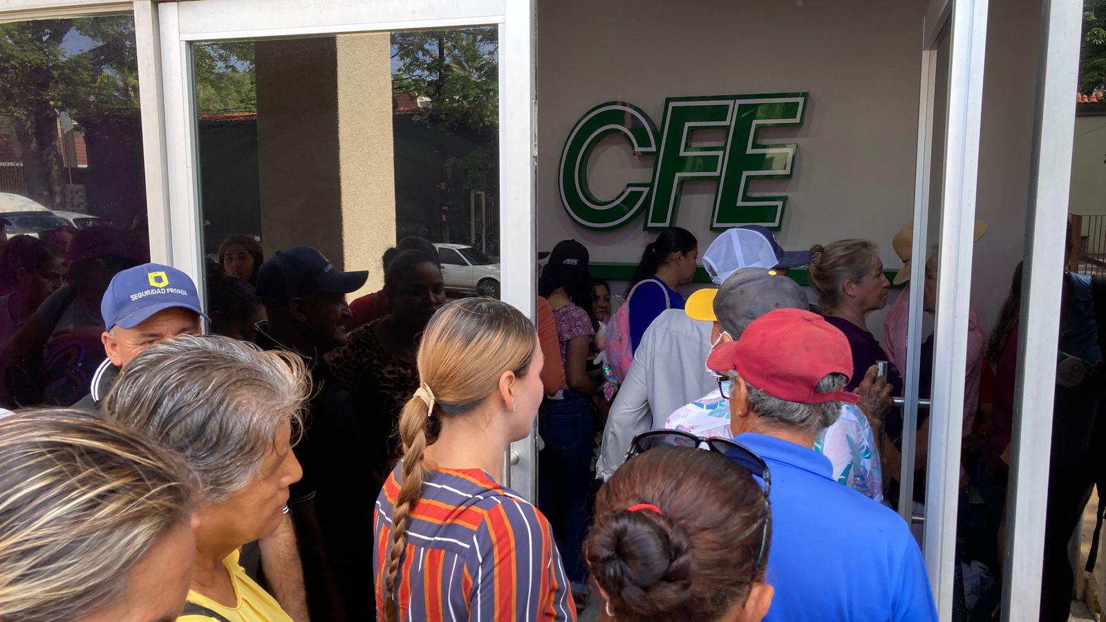 $!Exigen desplazados vecinos del fraccionamiento CVive en Mazatlán acceso a energía eléctrica y agua potable