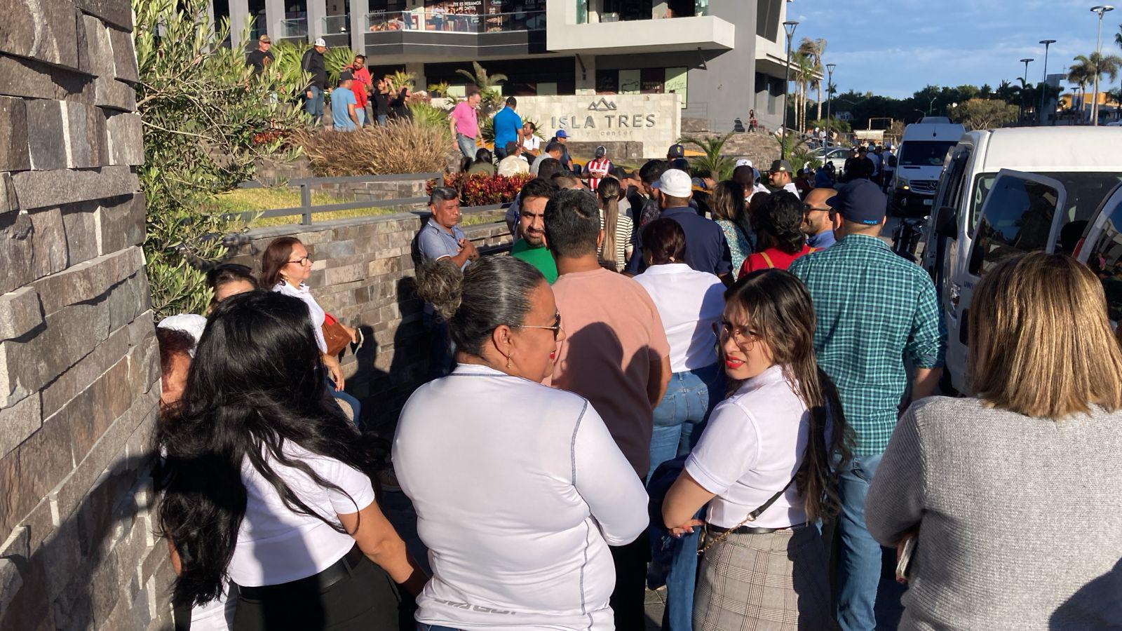 $!Llega avanzada presidencial al hotel El Cid en Mazatlán; esperan manifestantes de la UAS a AMLO