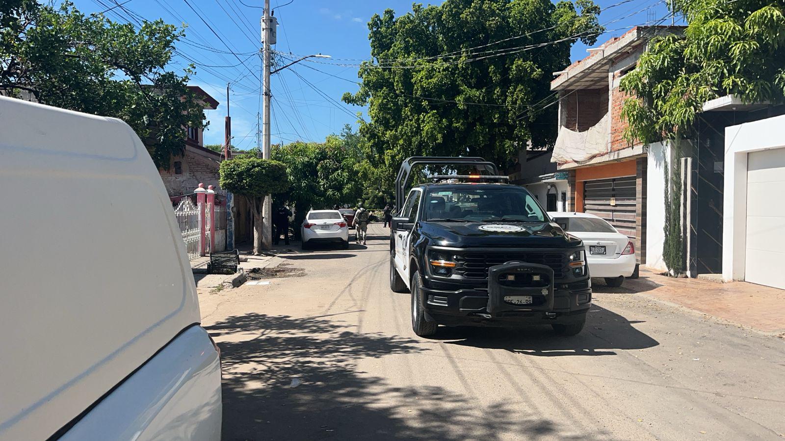 $!Ataque armado deja un herido y tres vehículos baleados en Culiacán