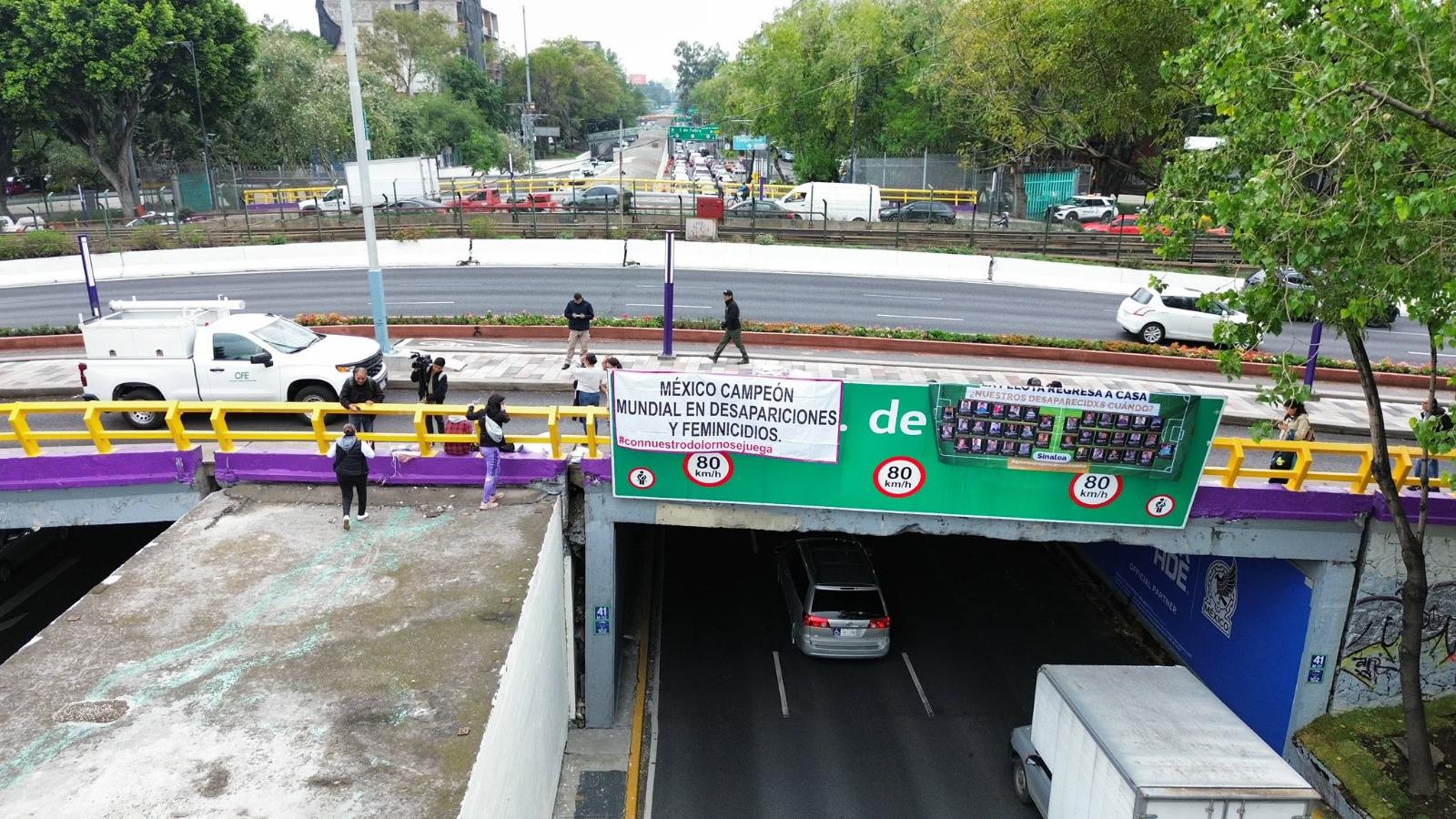 $!Llevan rostros de desaparecidos de Sinaloa al Viaducto de la Ciudad de México