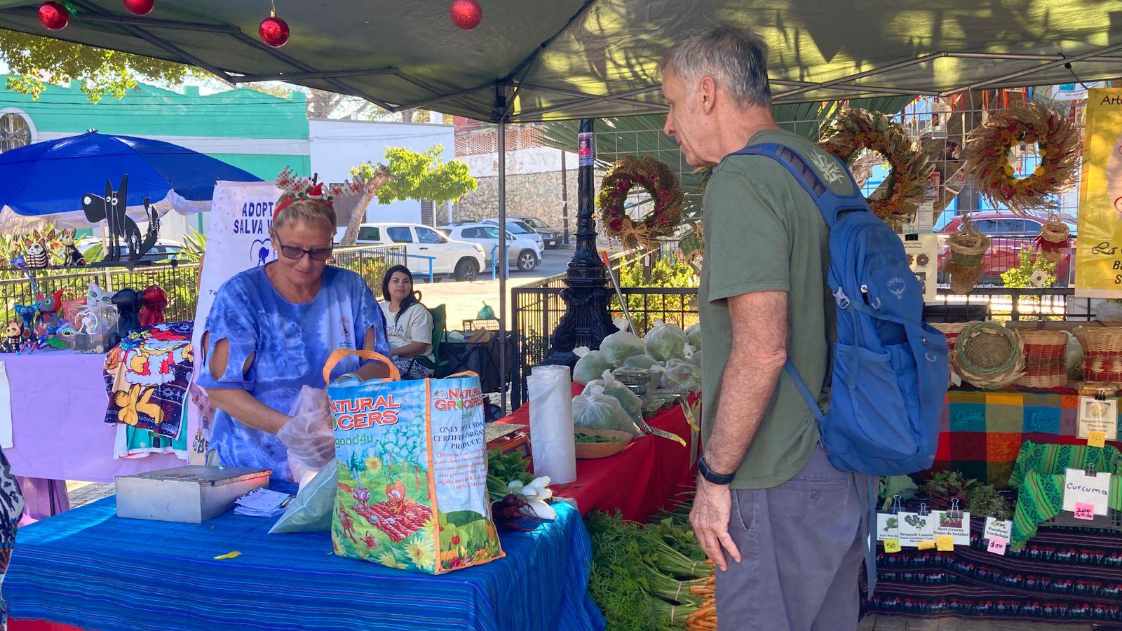 $!Mercado Orgánico de Mazatlán celebra jornada navideña en Plazuela Zaragoza