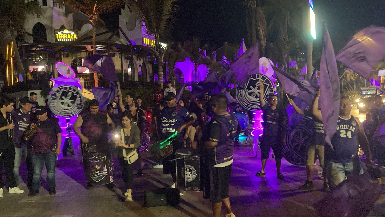 $!Mazatlán FC celebra quinto aniversario con vistoso desfile