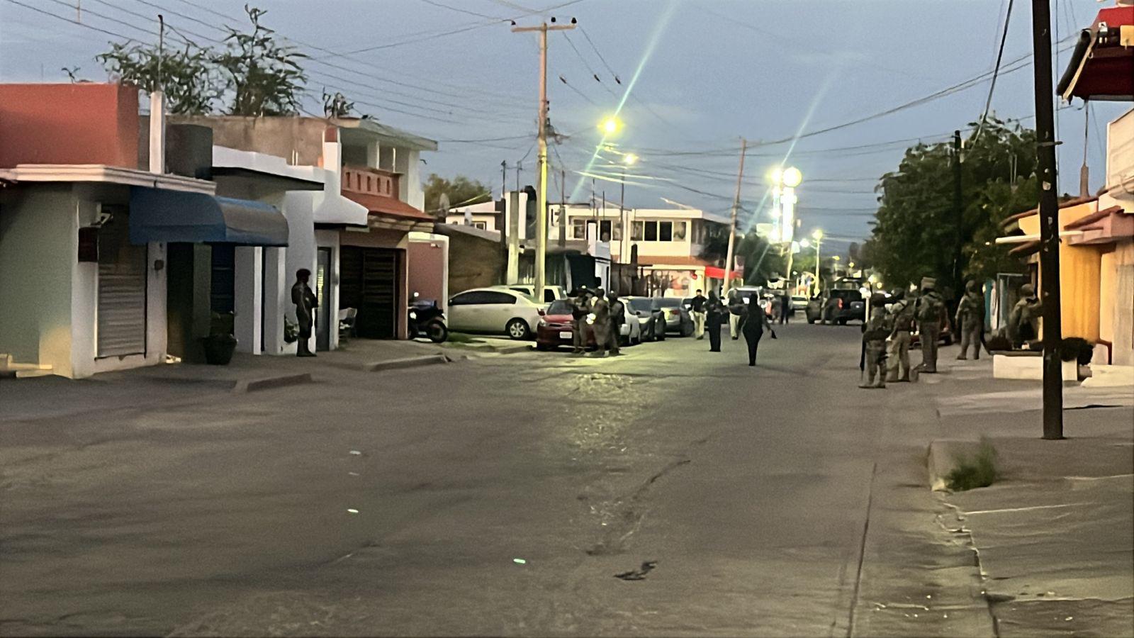 $!Balean a dueño de marisquería en la colonia 21 de Marzo, en Culiacán; lo trasladan herido a un hospital