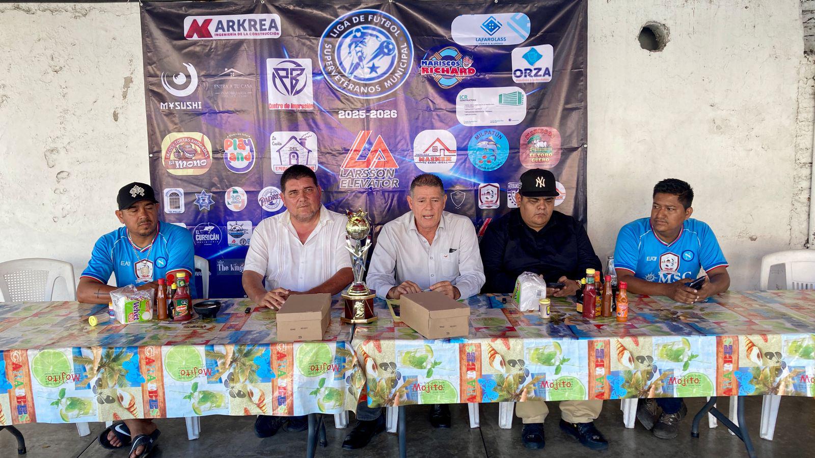 $!Premia Liga Superveteranos a lo mejor del mes de noviembre y al Campeón de Campeones del año anterior