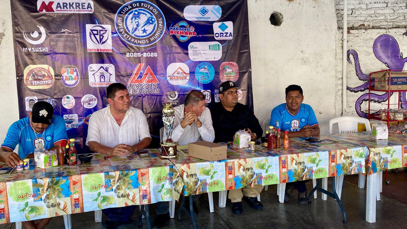 $!Premia Liga Superveteranos a lo mejor del mes de noviembre y al Campeón de Campeones del año anterior