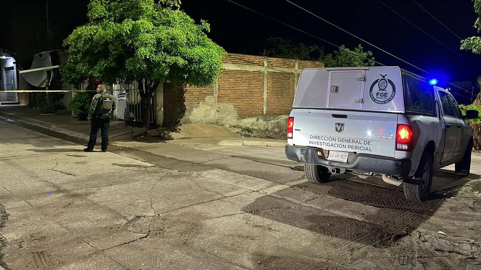 $!Asesinan a balazos a motociclista frente a su casa en la colonia Rosario Uzárraga, en Culiacán