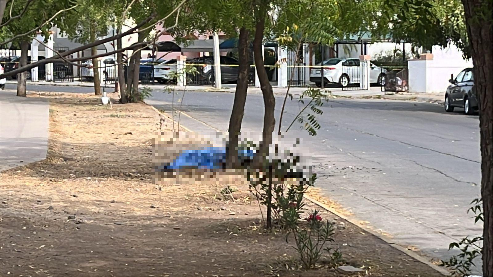 $!Localizan un hombre asesinado a balazos en un parque de la colonia Villa Universidad, en Culiacán