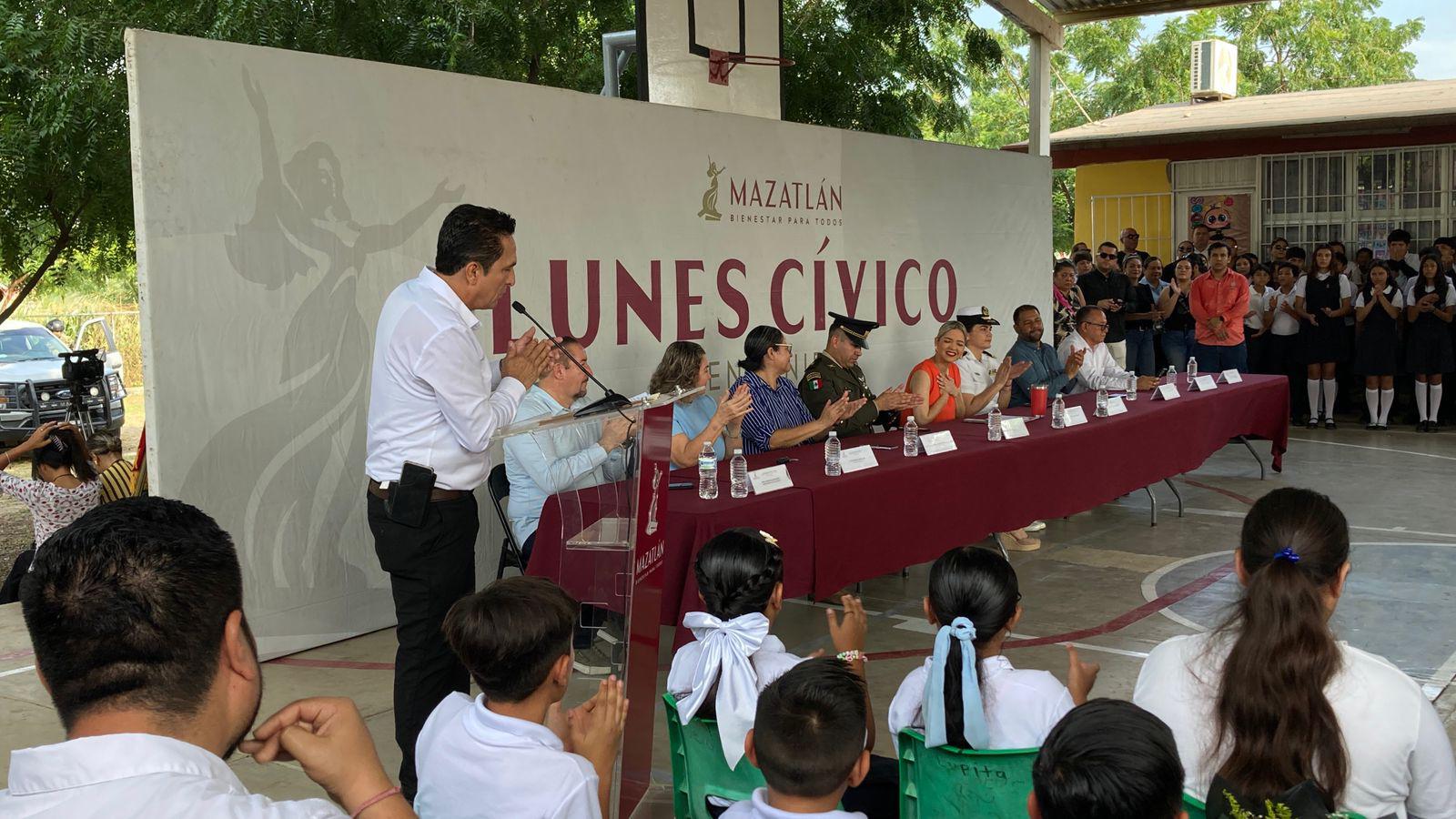 $!Inician construcción de una aula de medios en la primaria ‘Amigos de México’, en Mazatlán