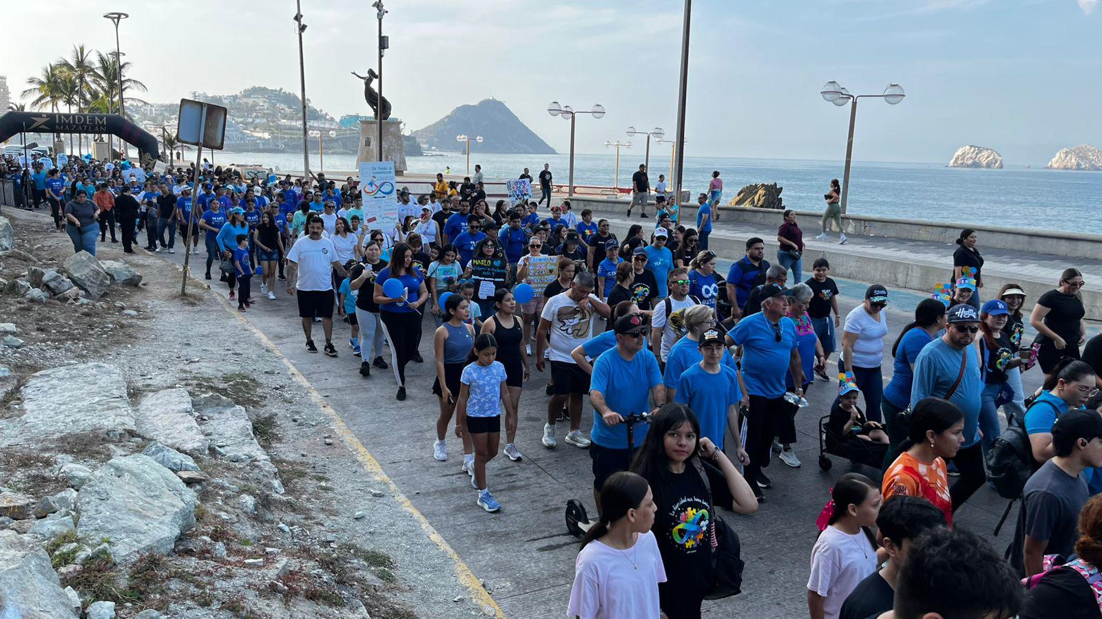 $!Celebra CRIT Sinaloa colorida caminata en conmemoración al Día Mundial del Autismo