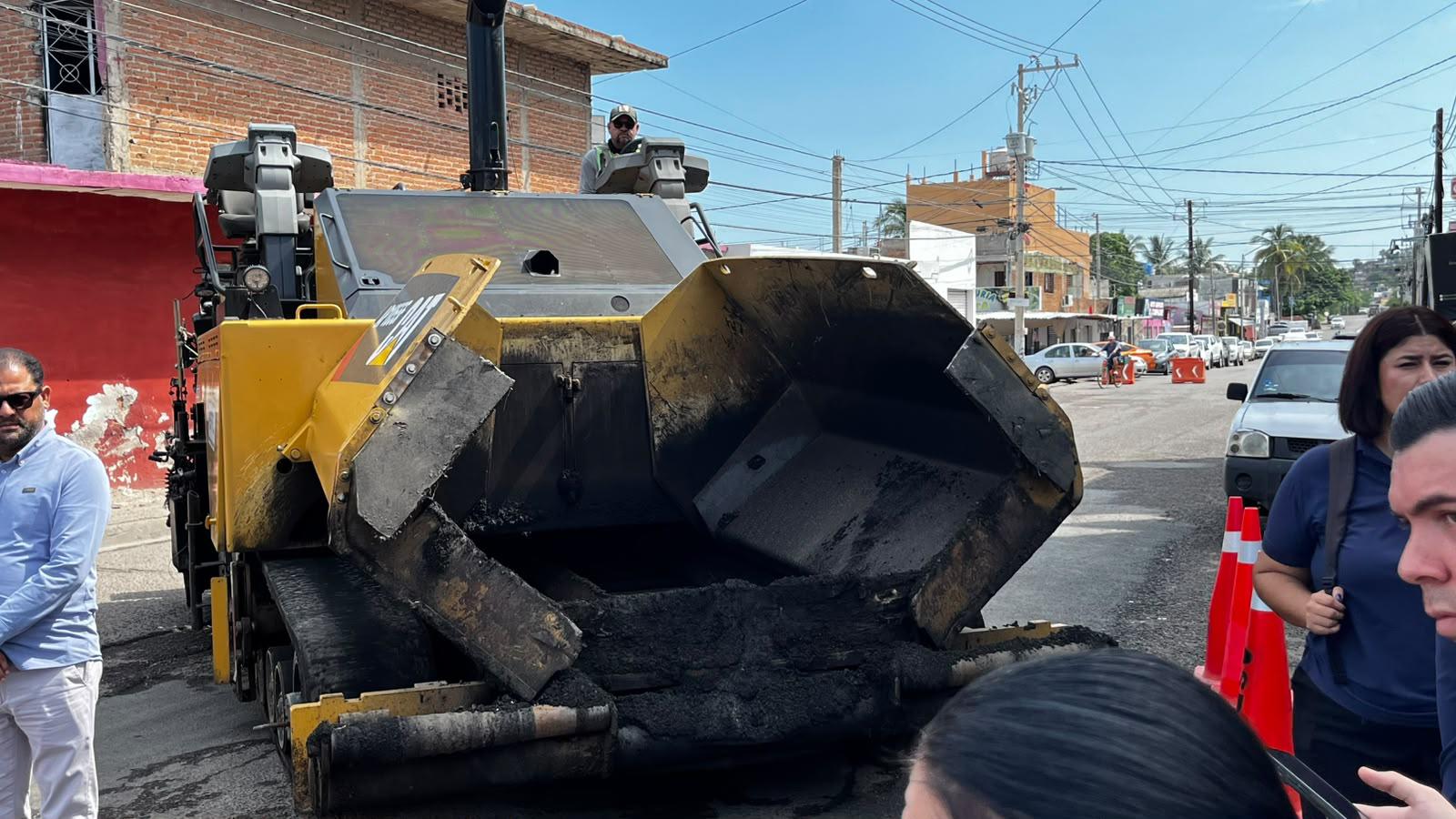 $!Dan banderazo de inicio de reencarpetado de Avenida Río Piaxtla y Calle Agustín Melgar, con inversión de $8.5 millones