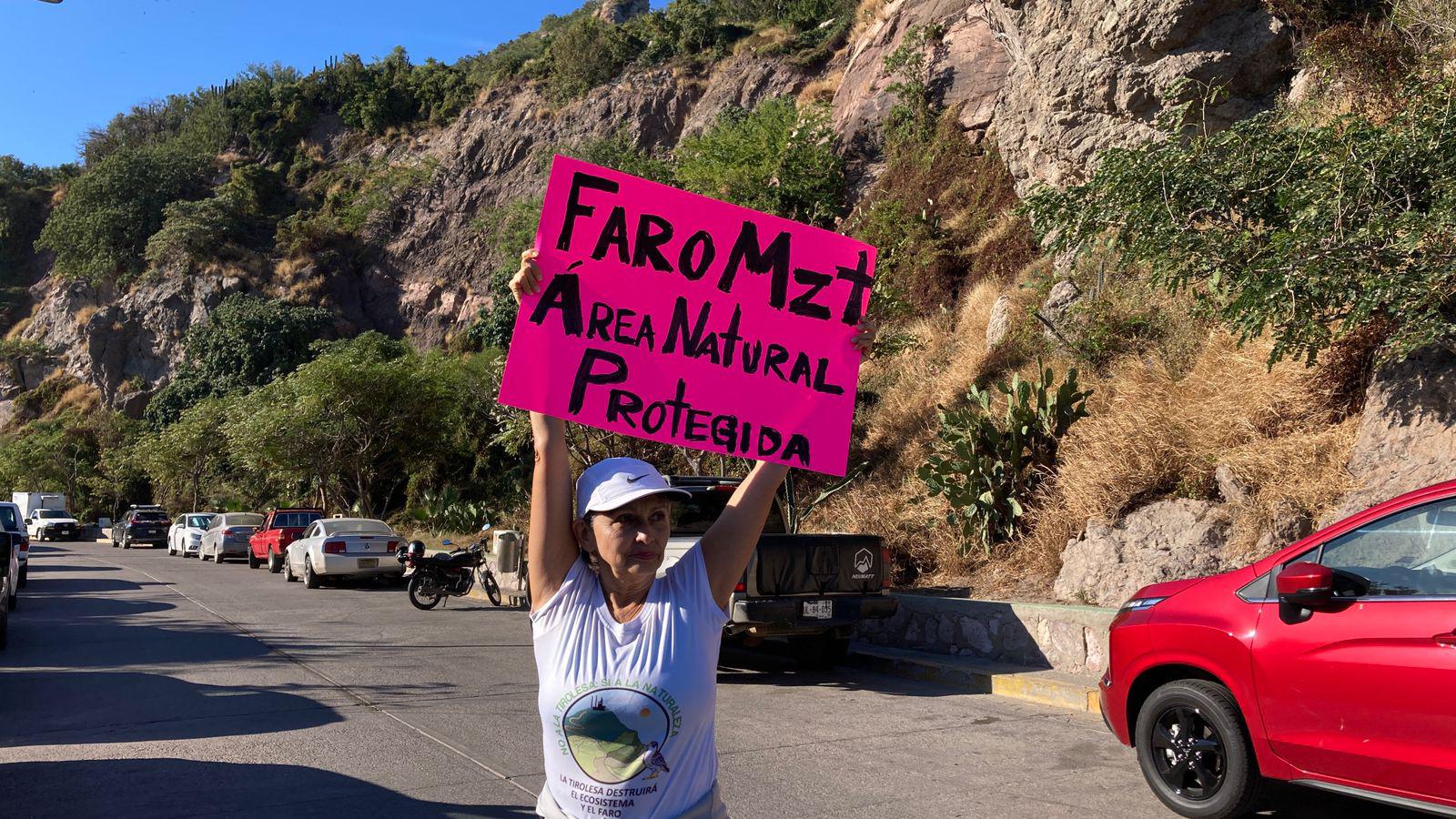 $!Ciudadanos exigen declarar Área Natural Protegida al Cerro del Crestón