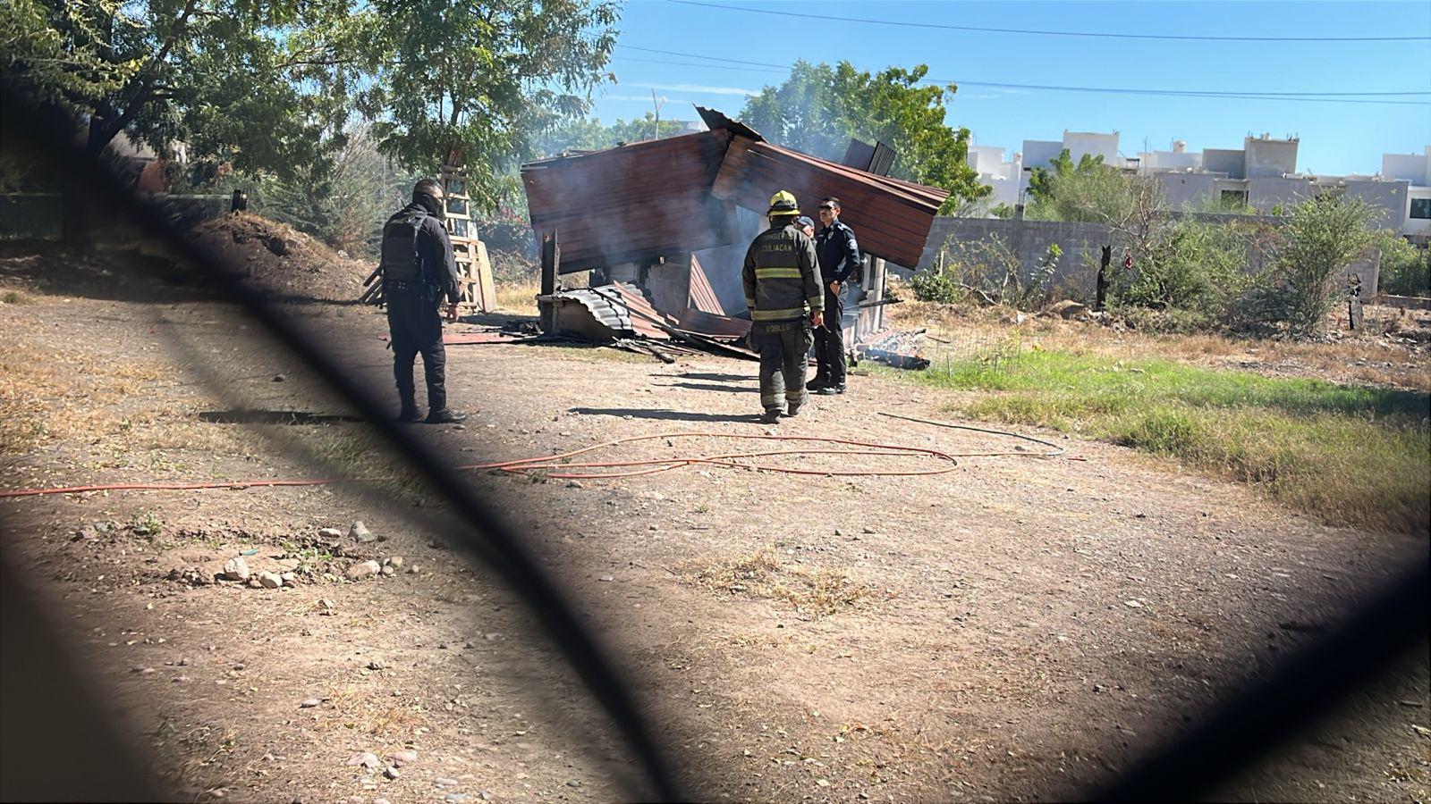 $!Encuentran a una persona sin vida dentro de casa incendiada cerca de Punta Azul, en Culiacán