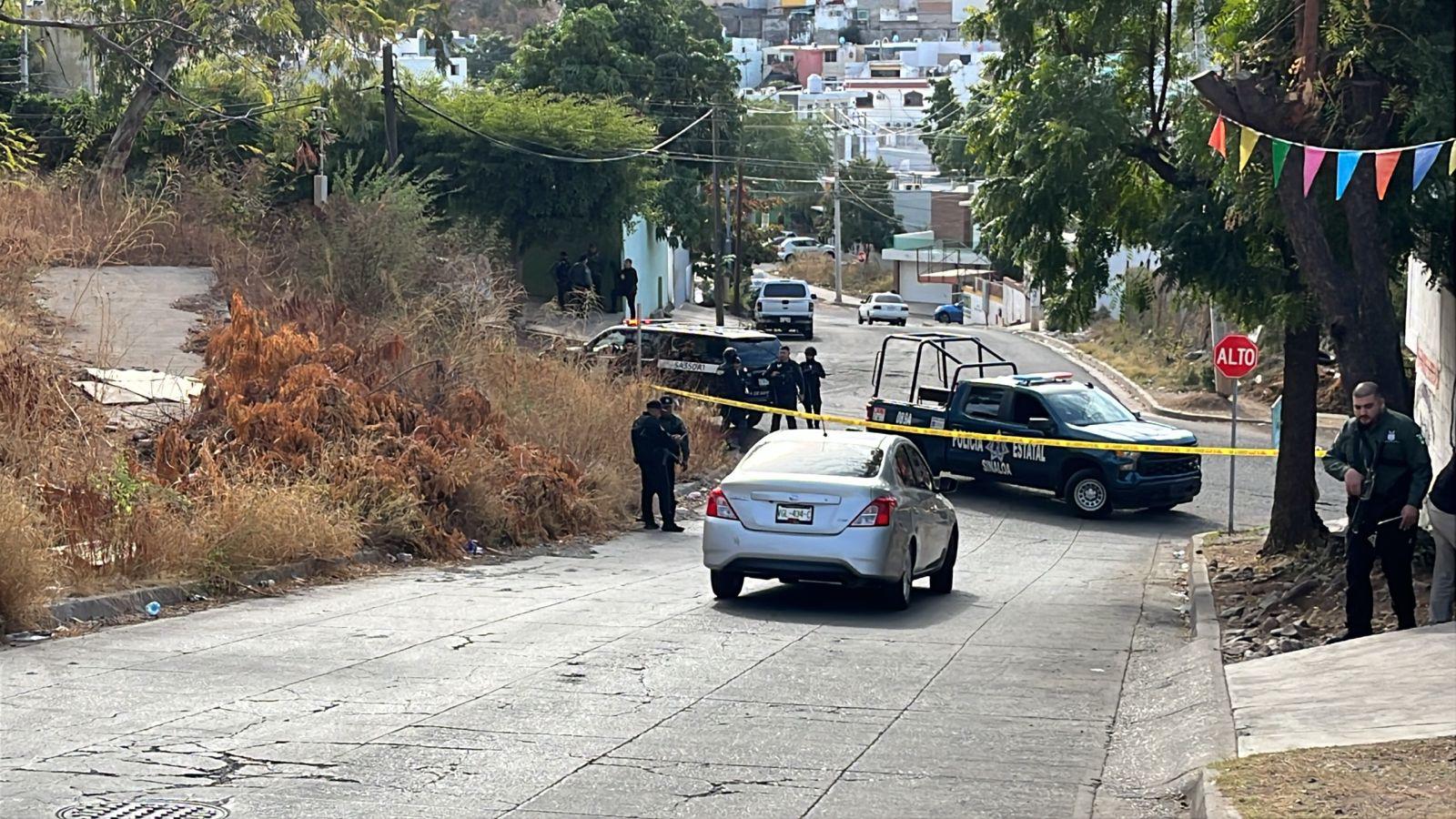 $!Privan de libertad a ex agente de la FGE en la colonia Las Cañadas, en Culiacán