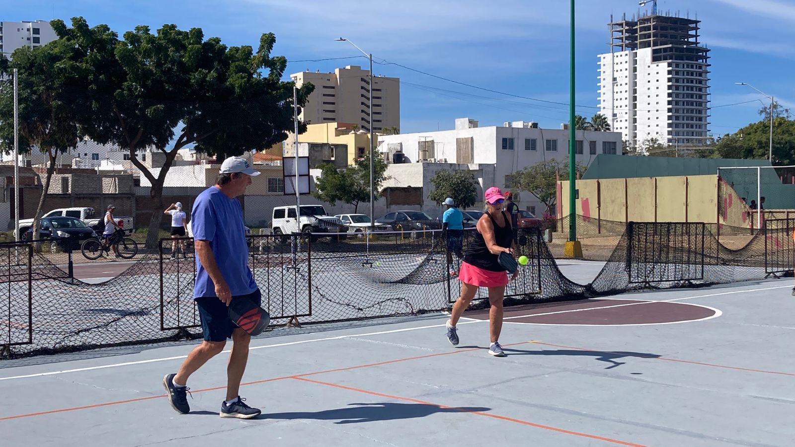 $!El Diablo Pickleball Tournament concluye con emocionantes partidos de parejas mixtas