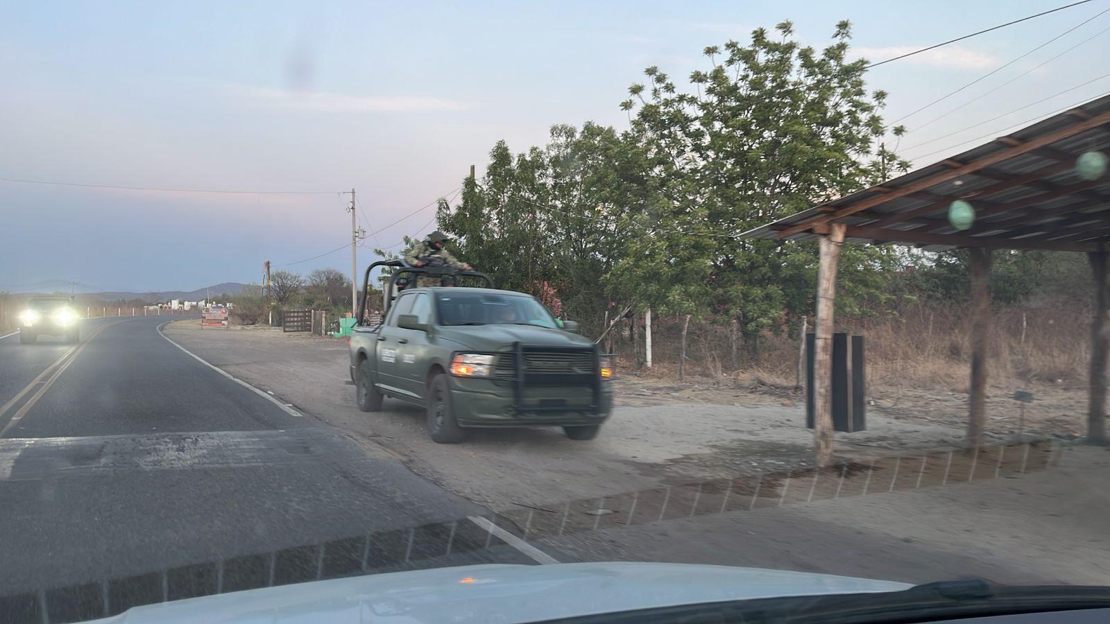 $!Despliegan operativo y sobrevuelan helicóptero militar tras enfrentamiento en El Carrizalejo, en Culiacán