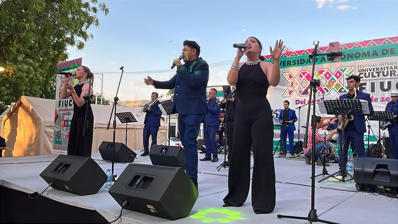 $!La Banda Orquesta Hermanos Meza compartió su música en el Festival Universitario de la Cultura.