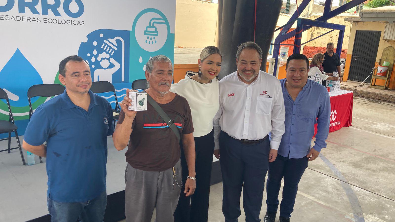 $!Entregan 1,500 regaderas ecológicas en Mazatlán para fomentar el ahorro de agua