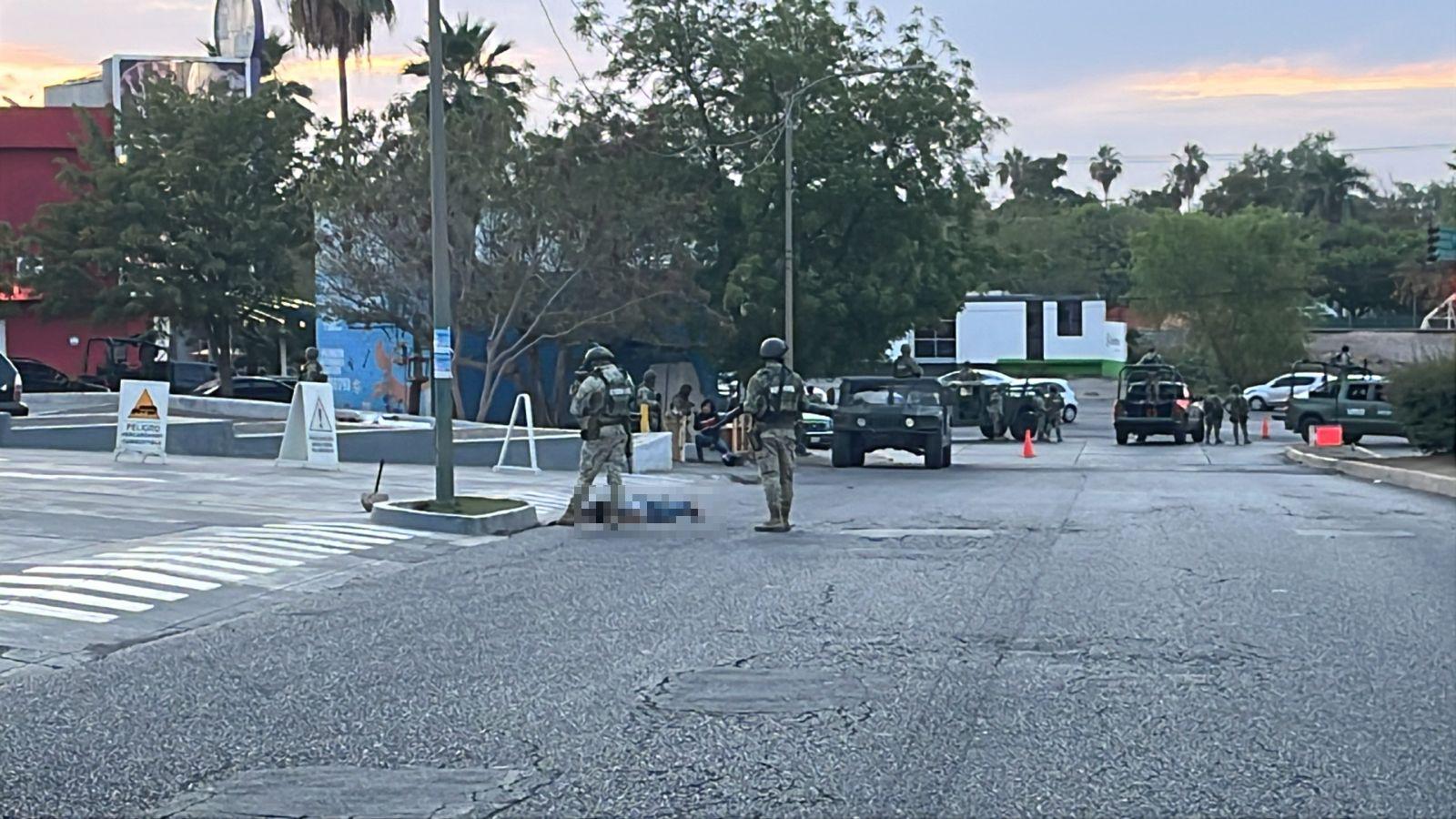 $!Persecución provoca un siniestro vial que deja a dos civiles detenidos y un hombre lesionado en Culiacán