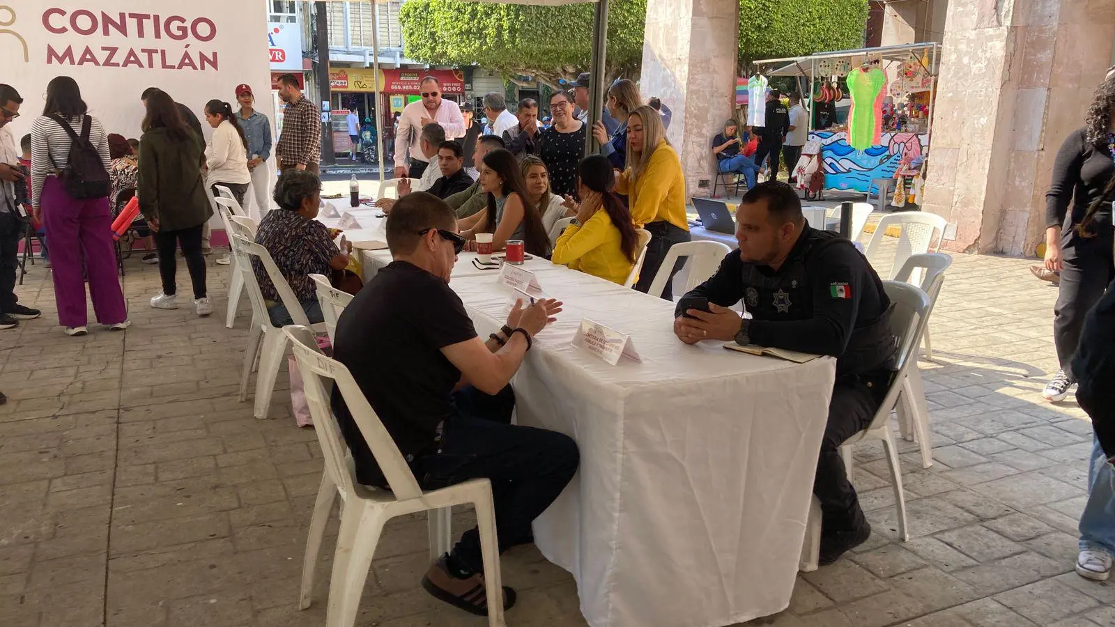 $!Realizan última edición del año del programa de atención ciudadana Contigo Mazatlán, en la Plazuela República
