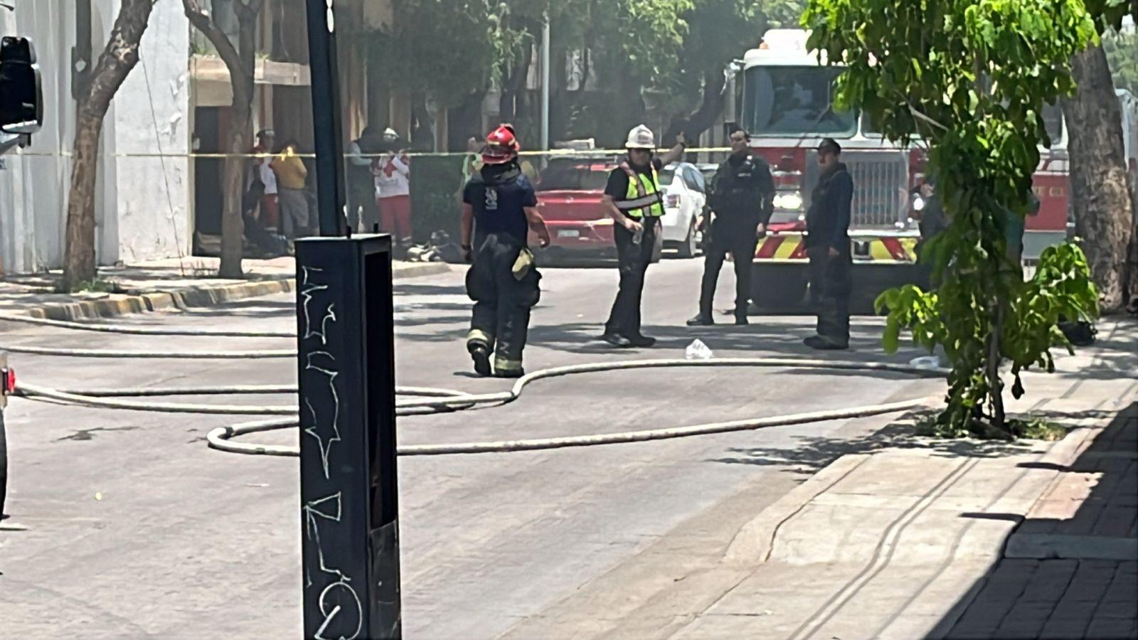 $!Se incendia laboratorio clínico en el sector centro de Culiacán