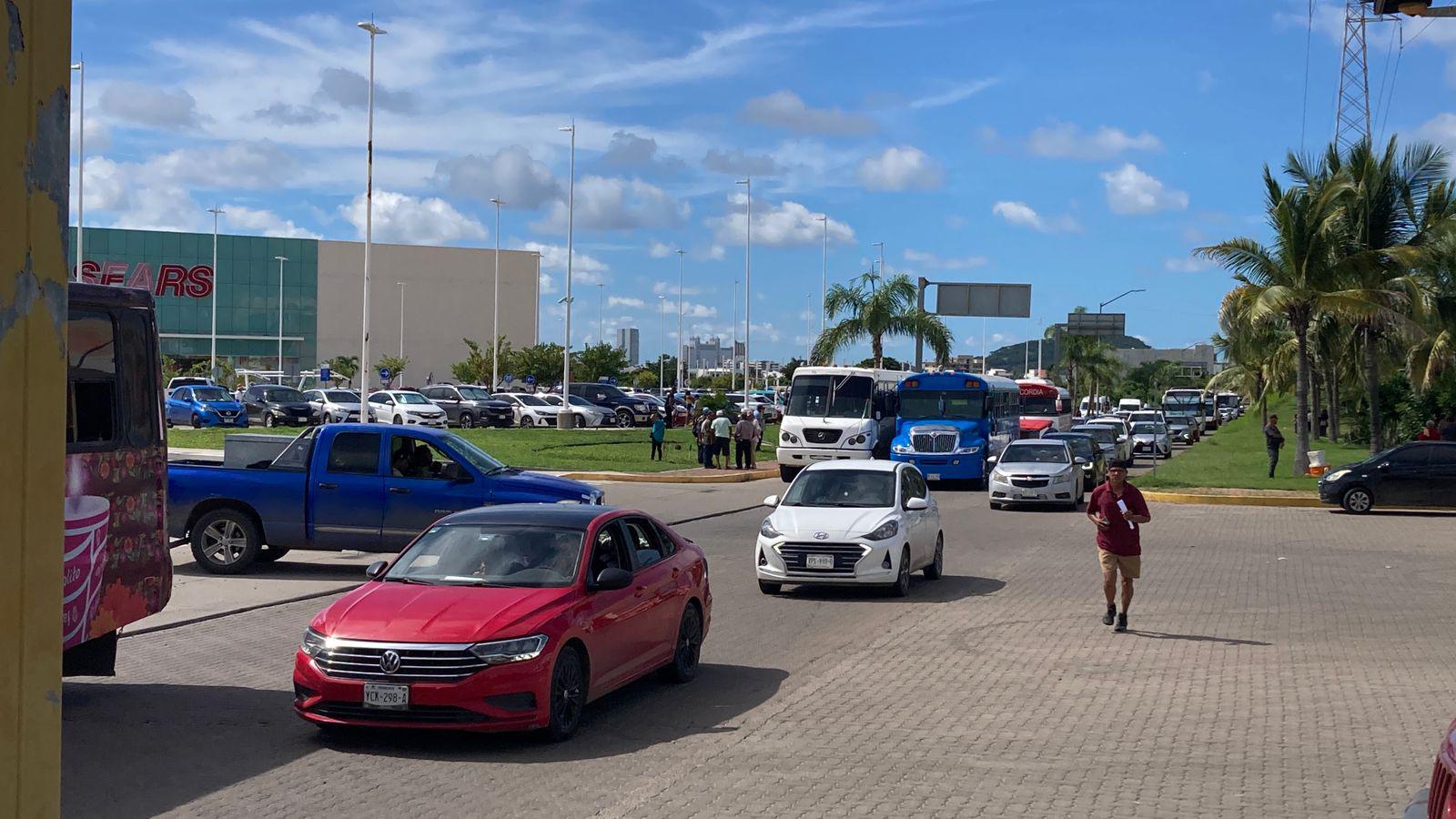 $!Rocha Moya analiza ampliar la avenida Delfín para evitar congestionamiento vehicular