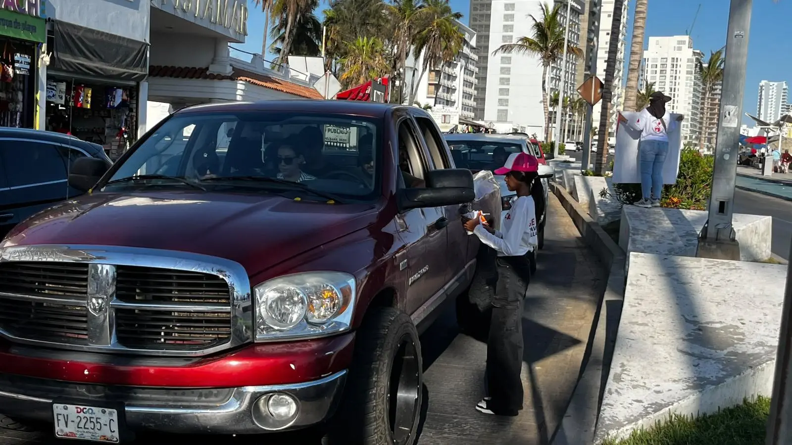 $!Colectivos realizan boteo en Mazatlán ante falta de apoyos para búsquedas de desaparecidos