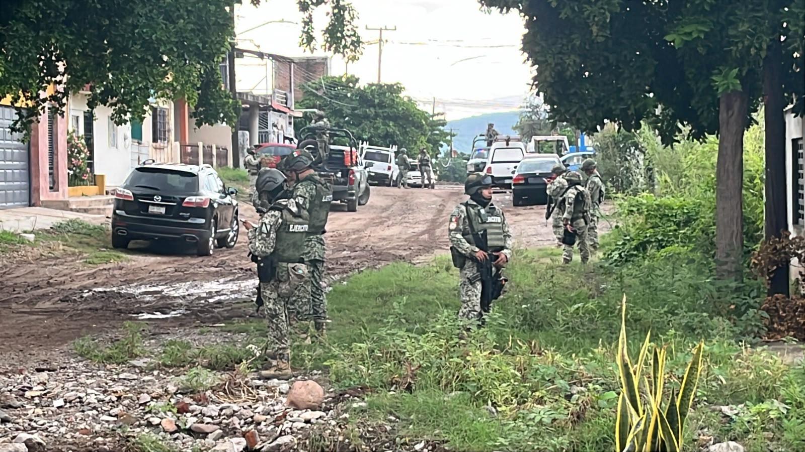 $!Hombre es atacado a tiros en la Colonia Lázaro Cárdenas; es ‘escoltado’ al hospital por militares