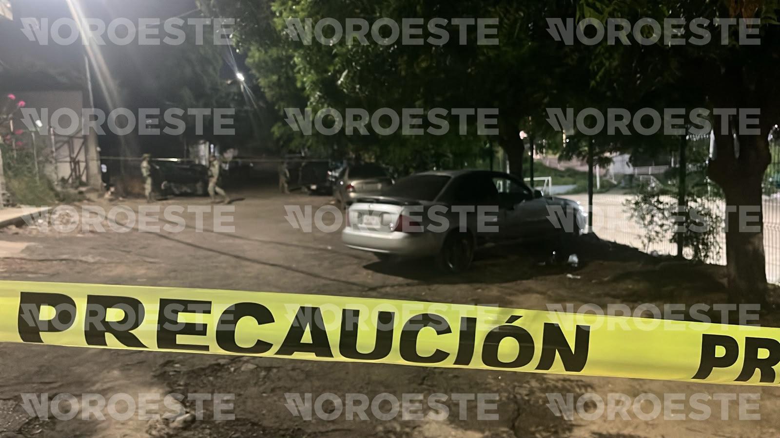 $!Asesinan a balazos a un hombre a bordo de un carro en la colonia Progreso, en Culiacán