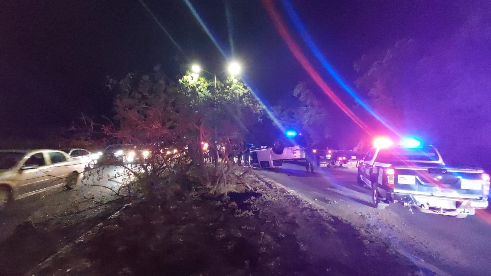 $!Vuelca en Culiacán escolta del titular de la SSPE