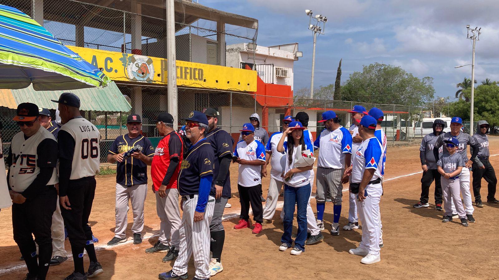 $!Homenajean a Ayala Almeida en 50 aniversario de Liga Burócrata