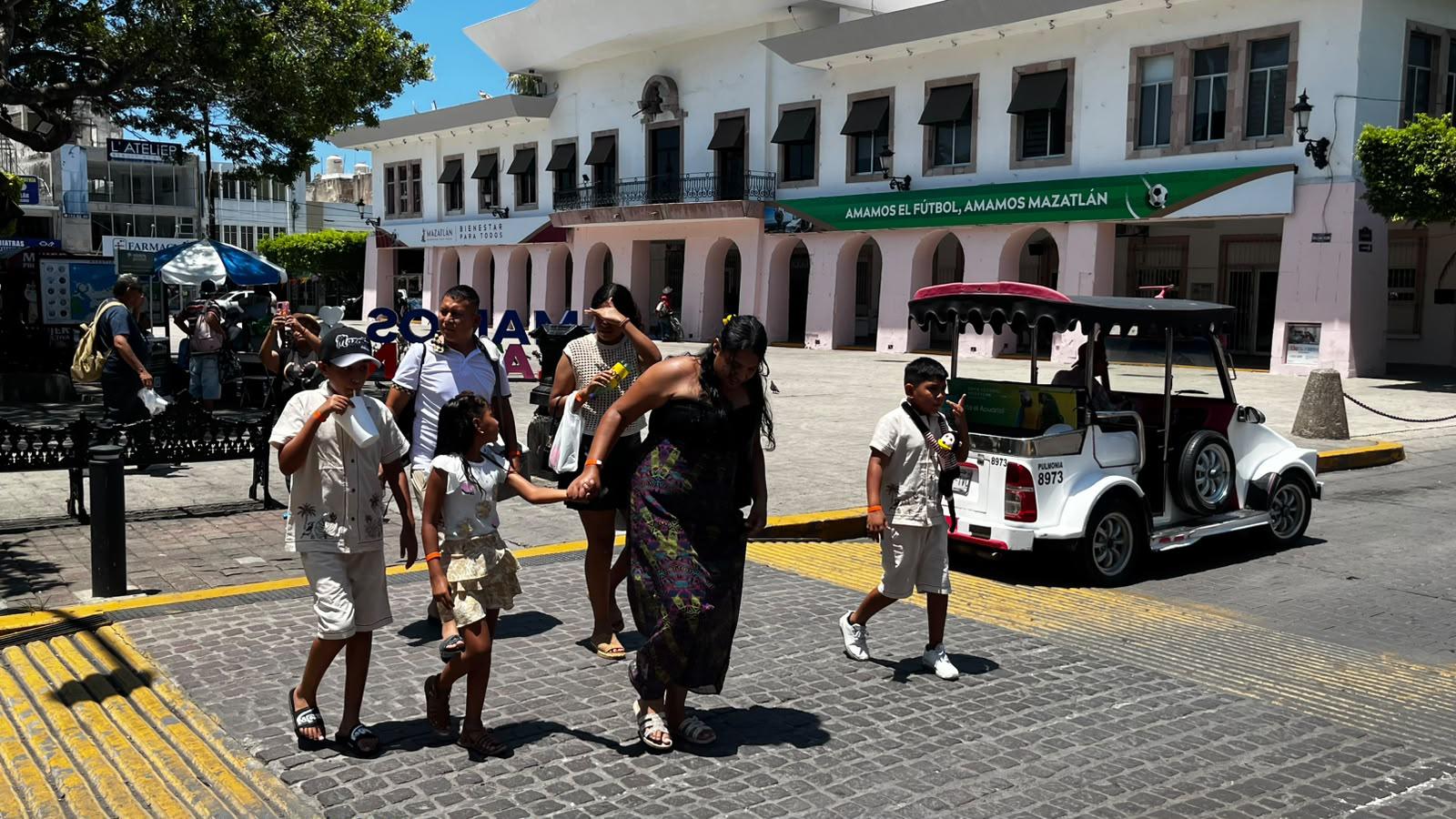 $!Centro de Mazatlán se reaviva con afluencia de turistas durante el fin de semana