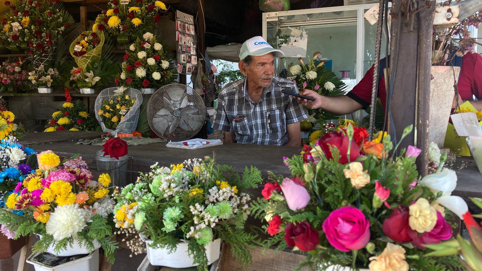 $!Floristas de Mazatlán temen bajas ventas en Día de Muertos
