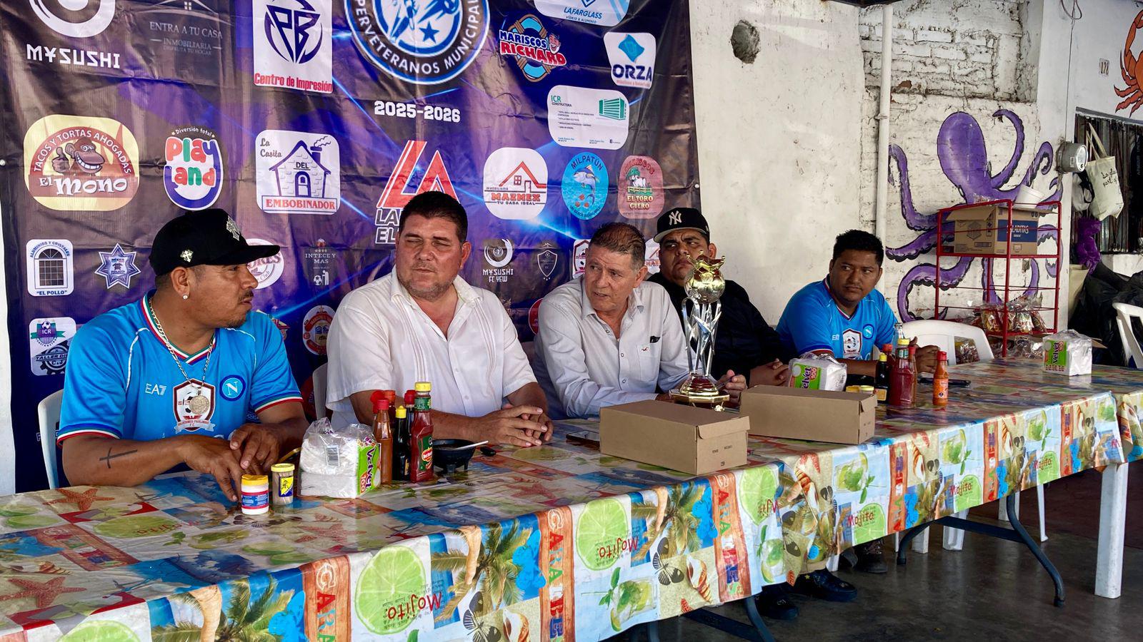 $!Premia Liga Superveteranos a lo mejor del mes de noviembre y al Campeón de Campeones del año anterior