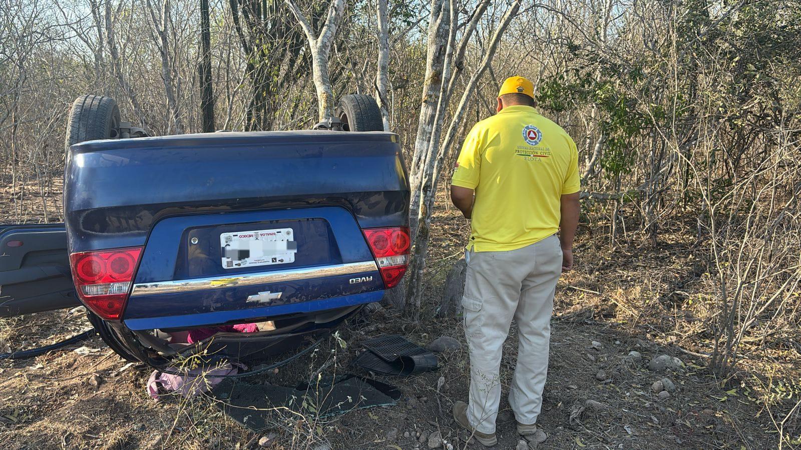 $!Fallece madre de familia en volcadura en San Ignacio; su hija sobrevive al accidente
