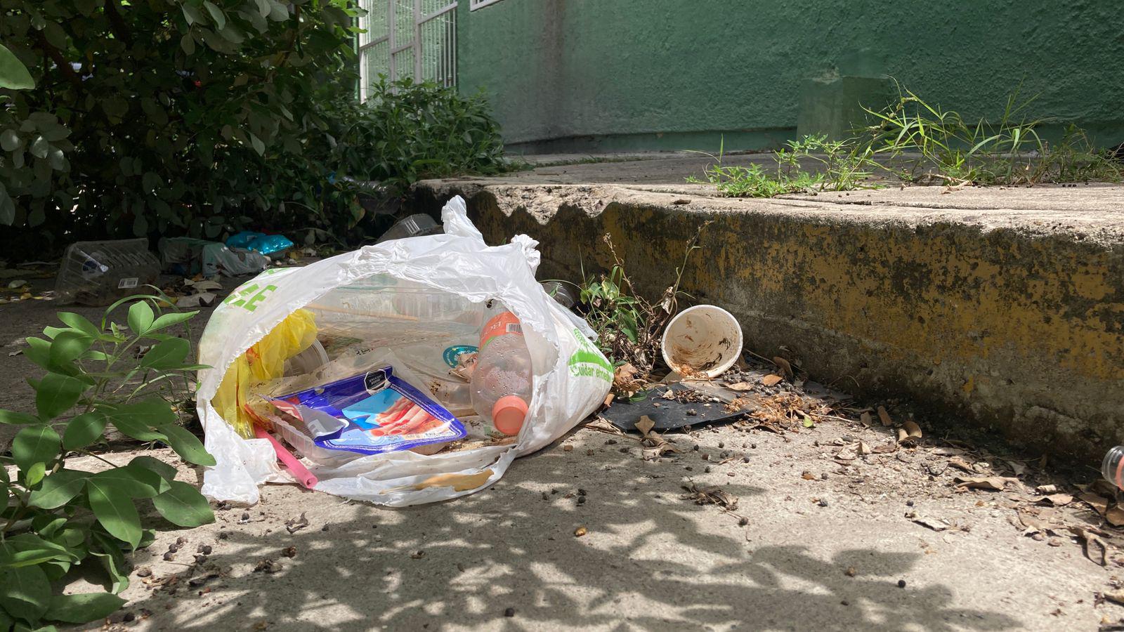$!Vecinos de El Toro en Mazatlán exigen limpieza ante acumulación de basura