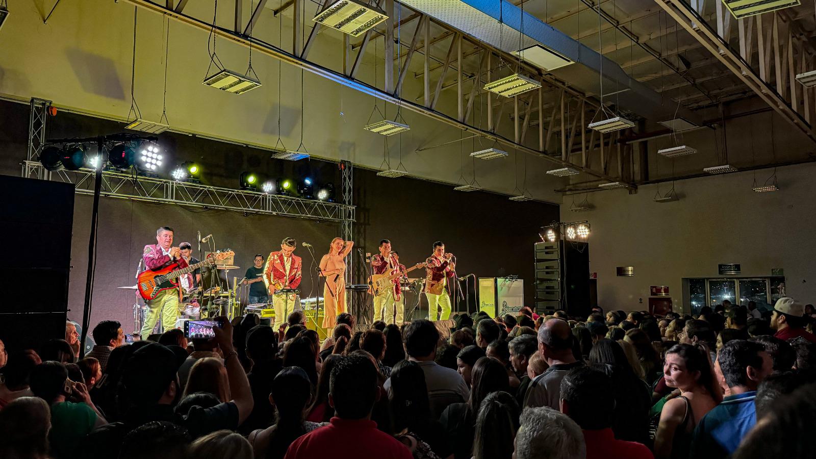 $!Una gran multitud se dio cita al concierto de El Pequeño Norte.