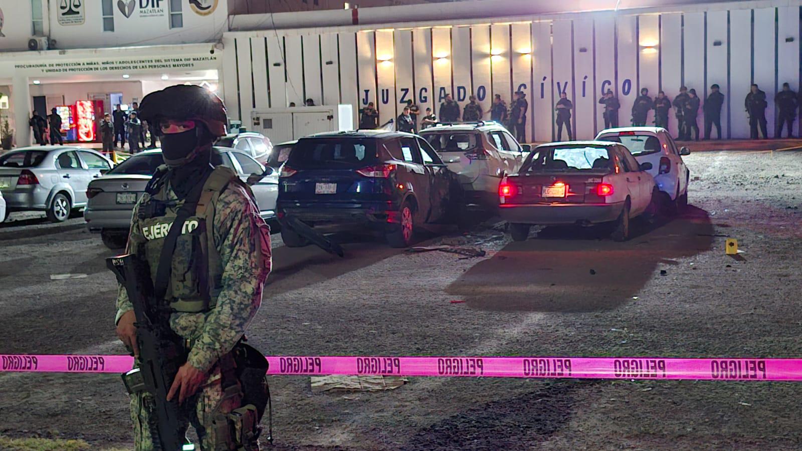 $!Arrojan artefacto explosivo en instalaciones de Seguridad Pública de Mazatlán