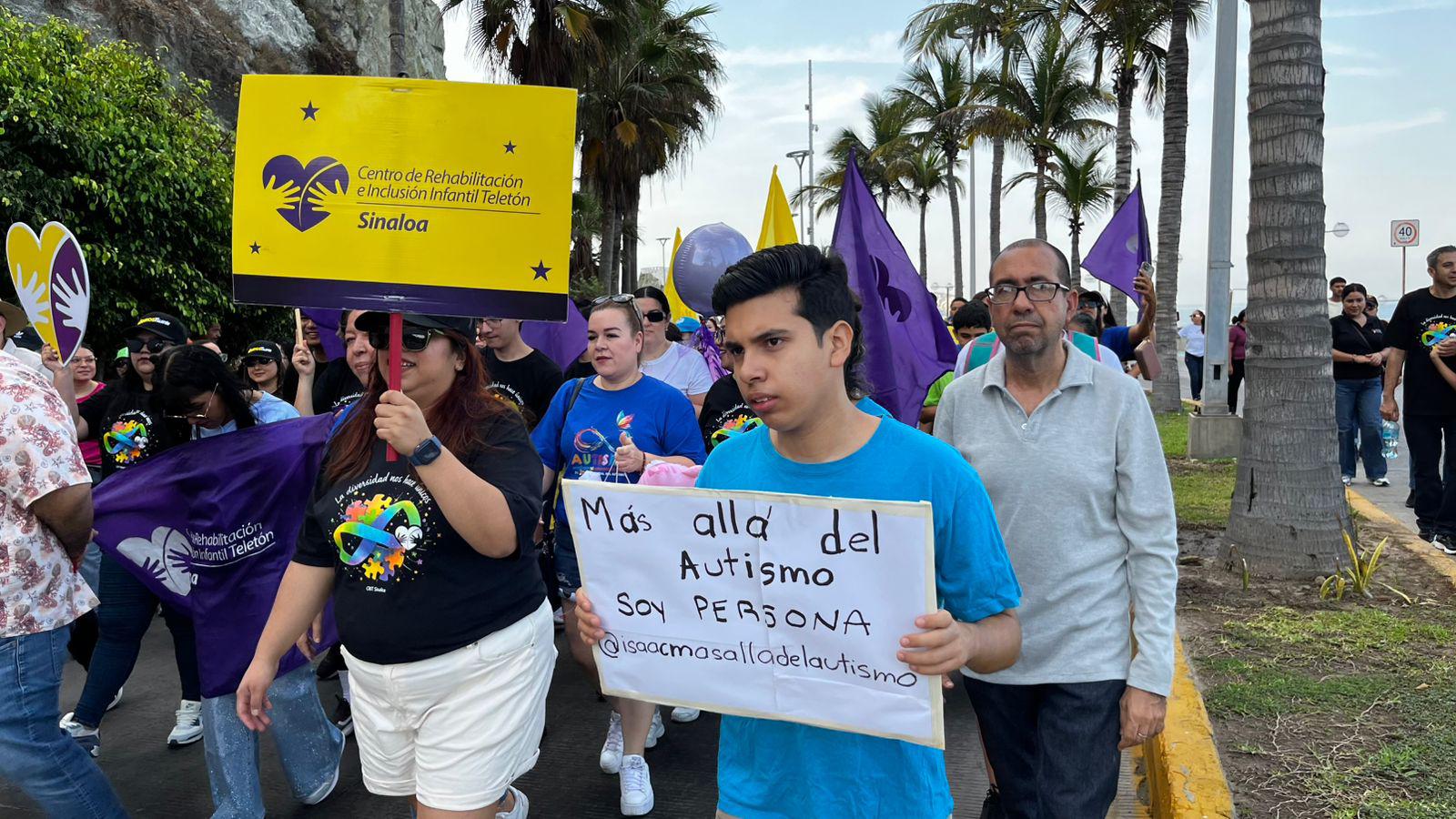 $!Celebra CRIT Sinaloa colorida caminata en conmemoración al Día Mundial del Autismo