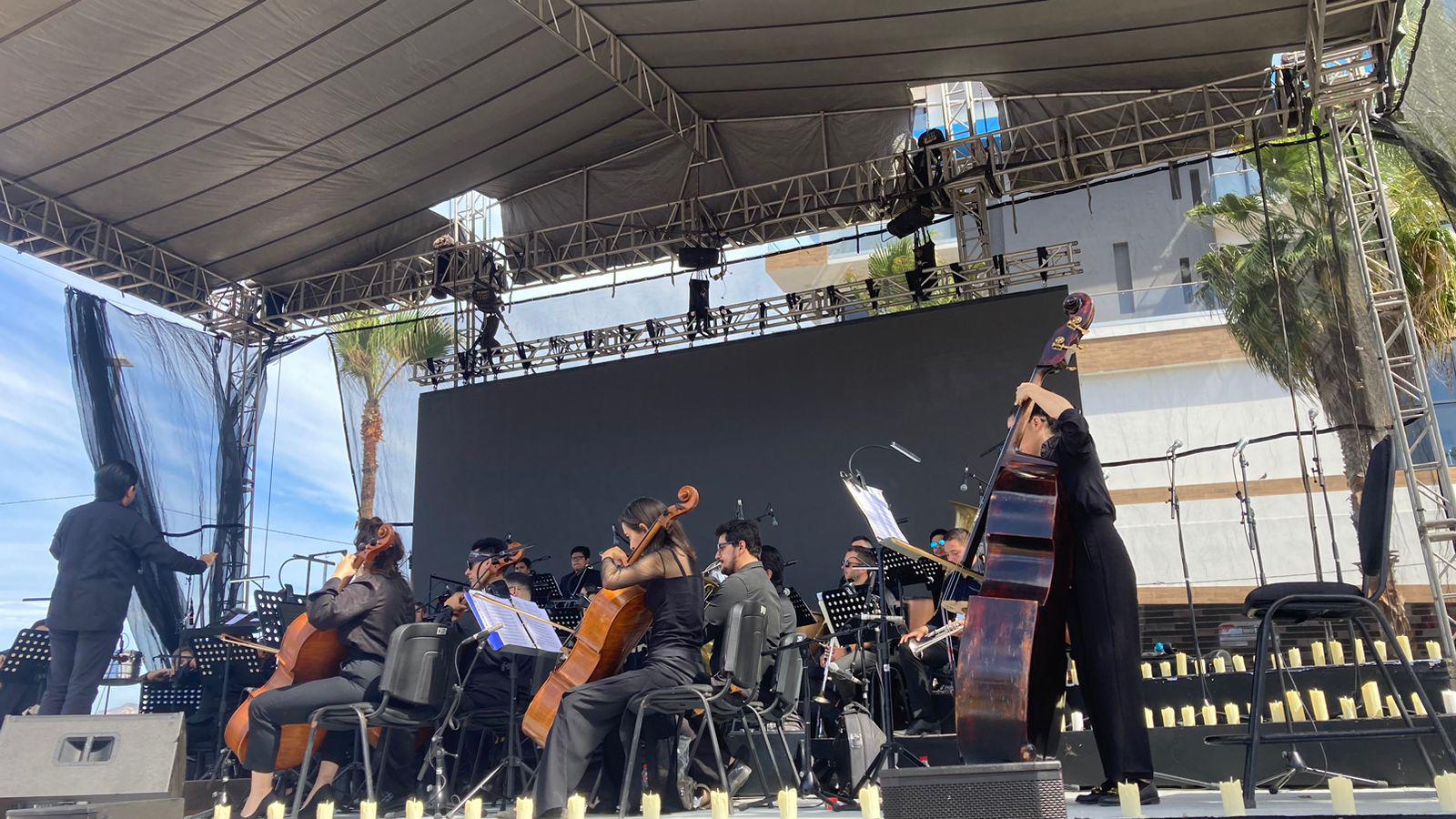 $!La Camerata Mazatlán dirigida por Jacob Tapia.