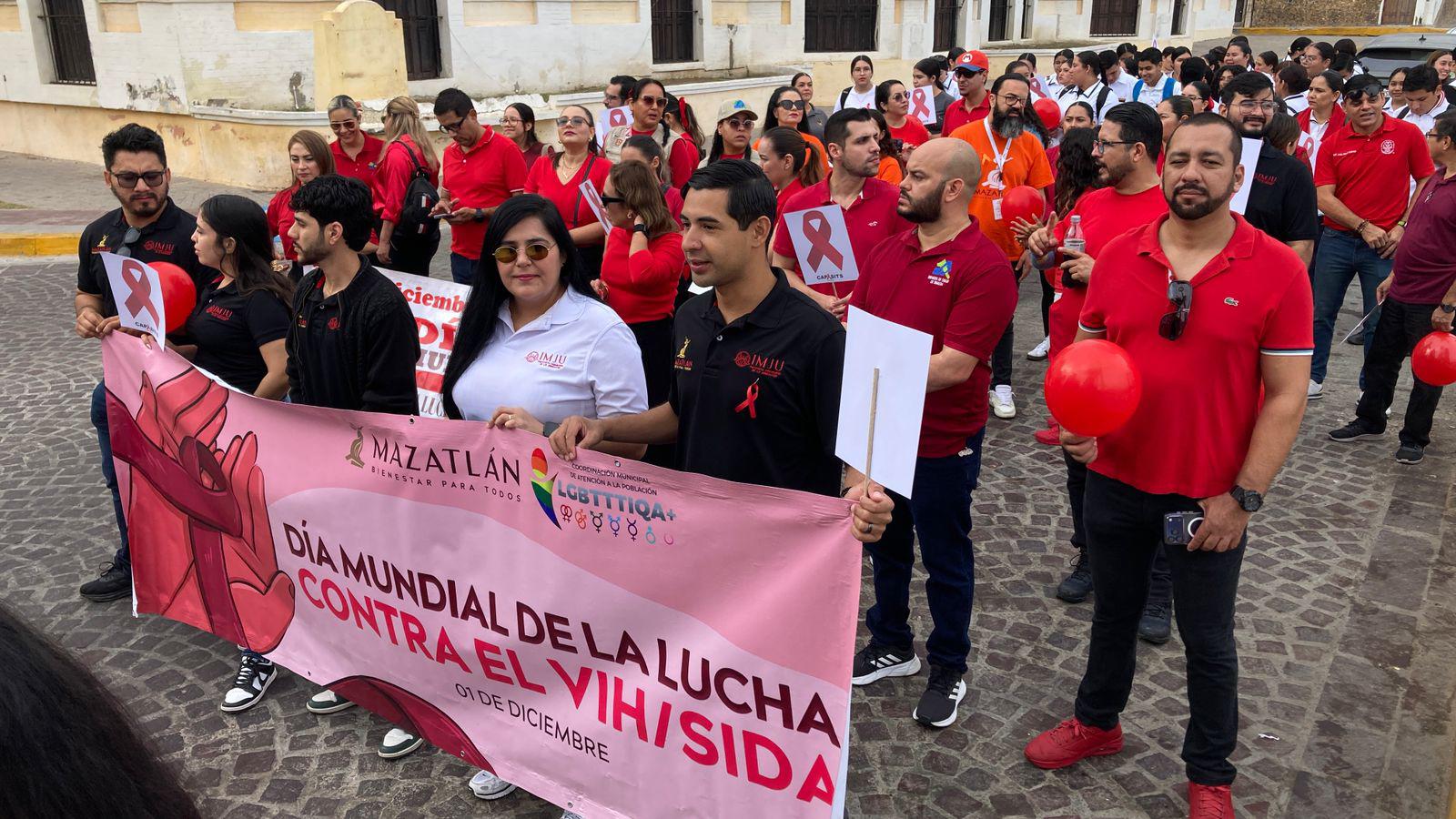$!Marchan en Mazatlán por el Día Mundial de la Lucha contra el VIH/Sida