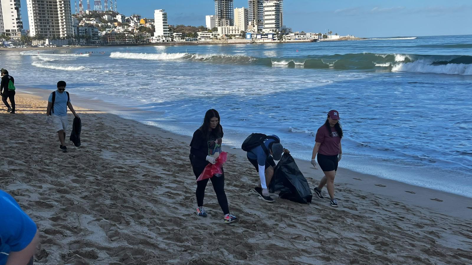 $!Mantener playas limpias fortalece el turismo y la economía del puerto: Gran Acuario Mazatlán