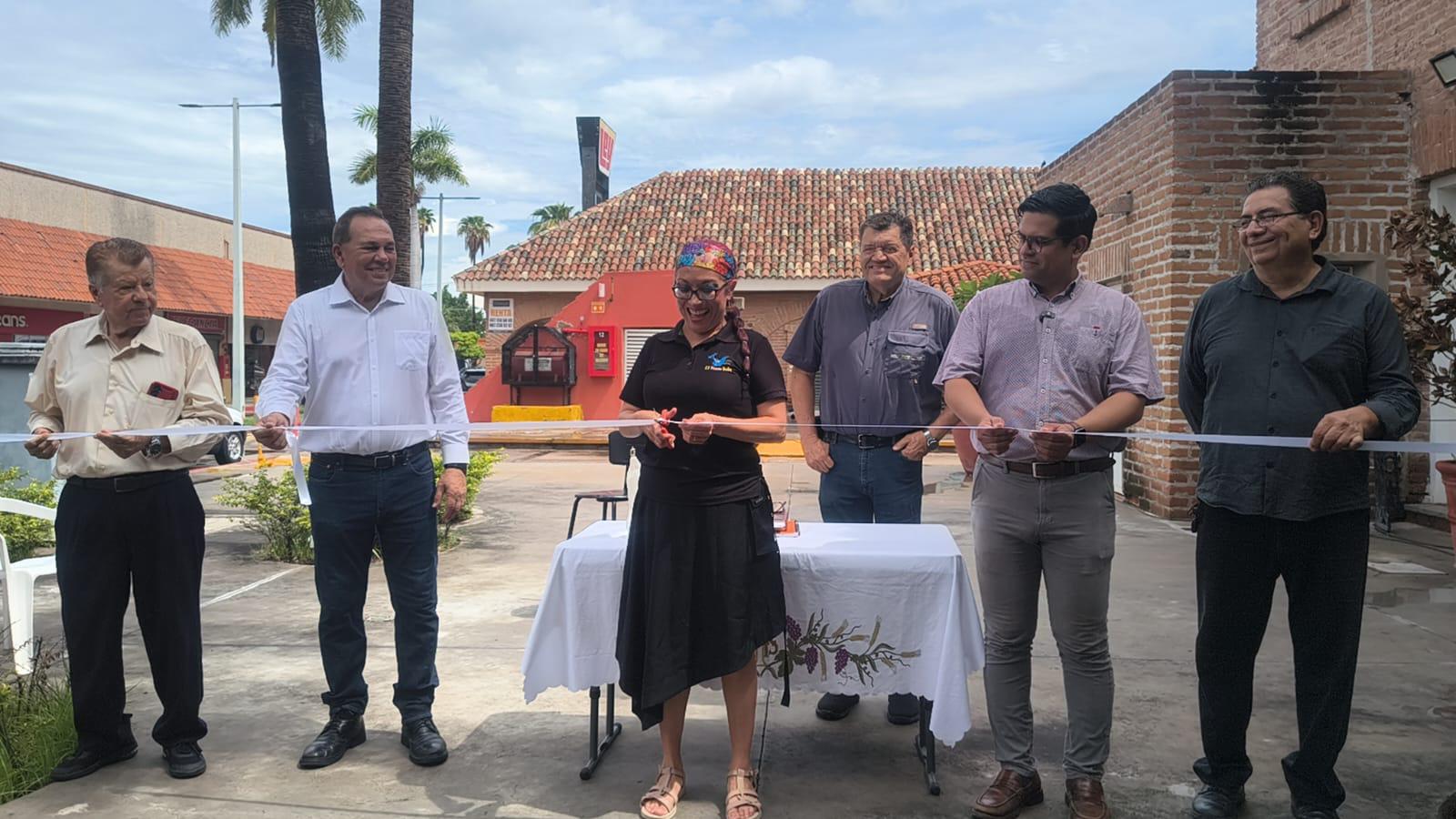 $!Reabre Plaza Fiesta Las Palmas, en Los Mochis, a cuatro meses del incendio con la apertura paulatina de 10 negocios