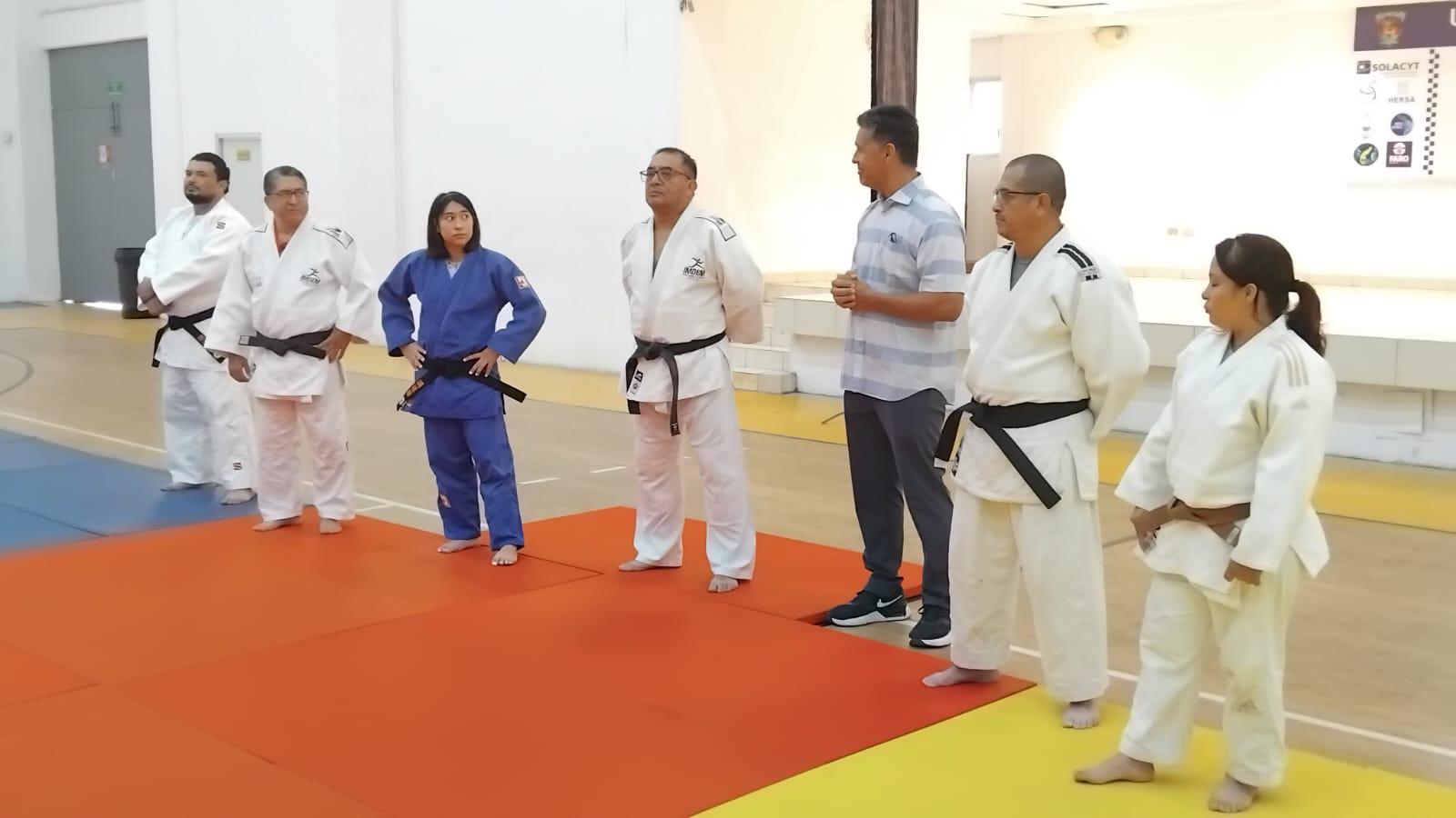 $!Mazatlán se suma al 8M con clase nacional de defensa personal para mujeres y niñas