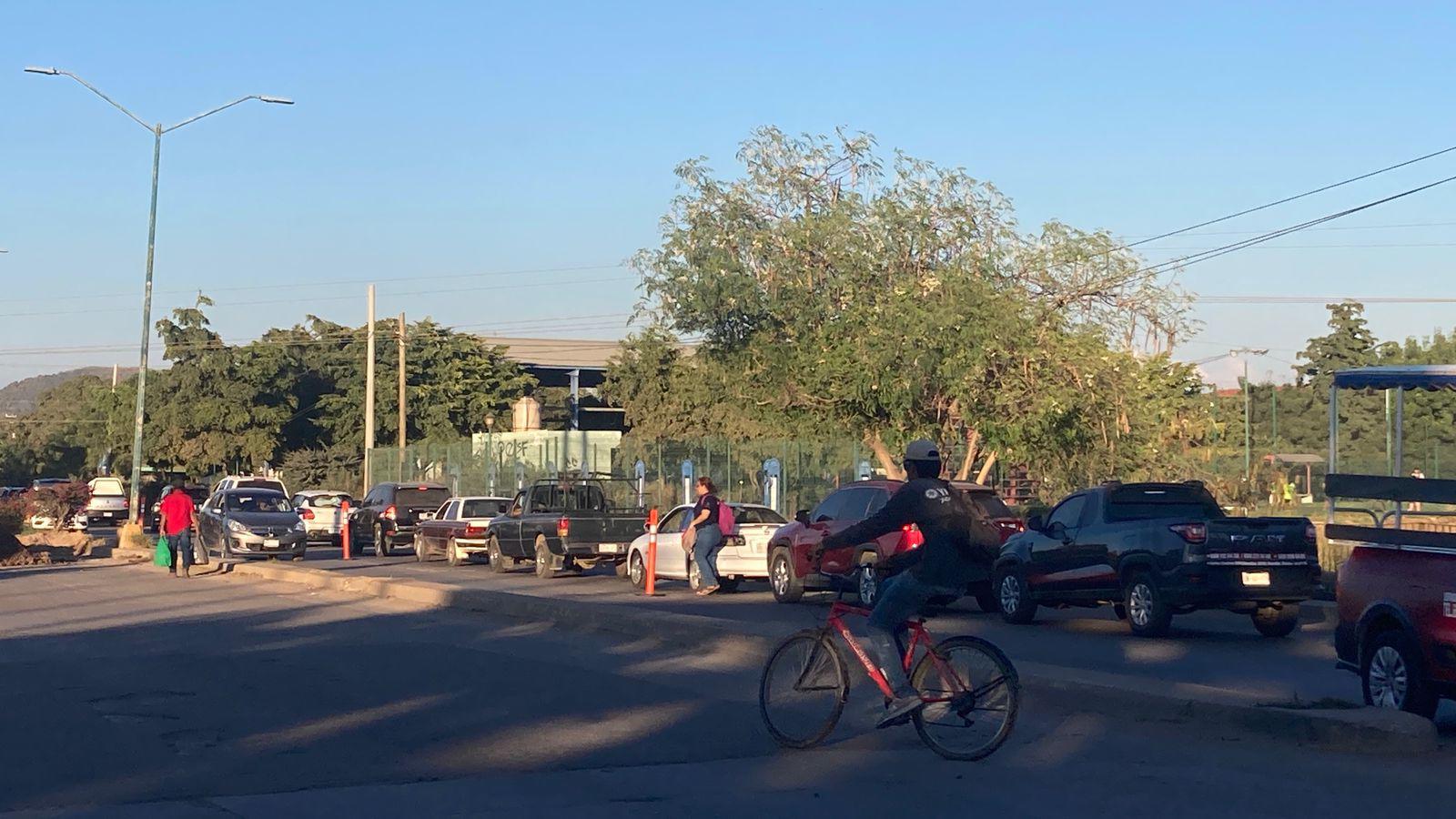 $!Cierran tramo en la avenida Manuel J. Clouthier; habilitan un carril de doble sentido vial