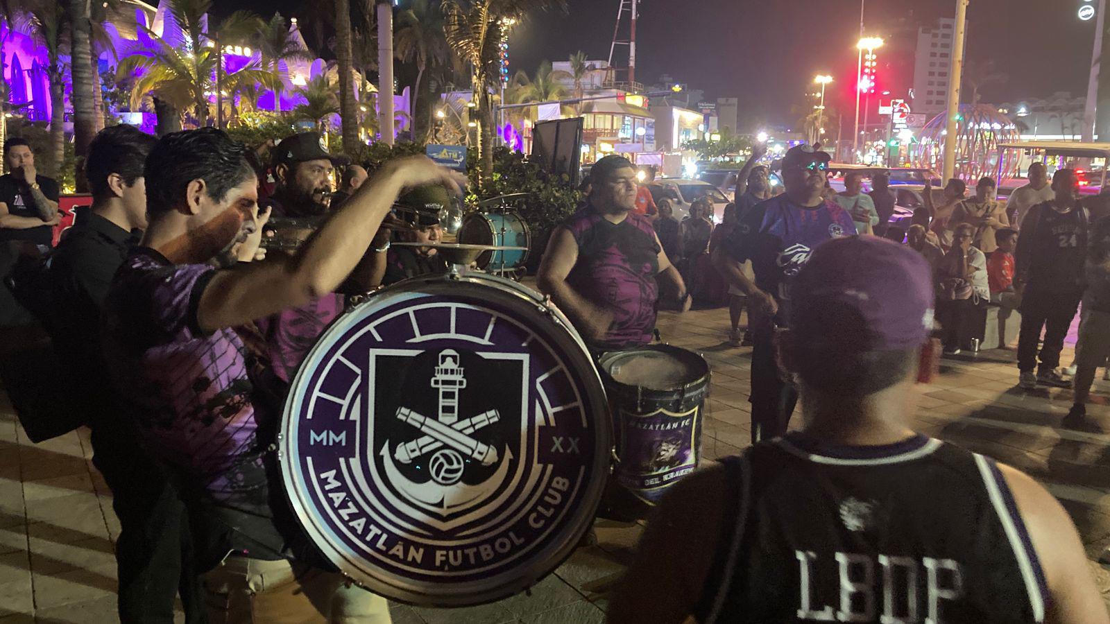 $!Mazatlán FC celebra quinto aniversario con vistoso desfile