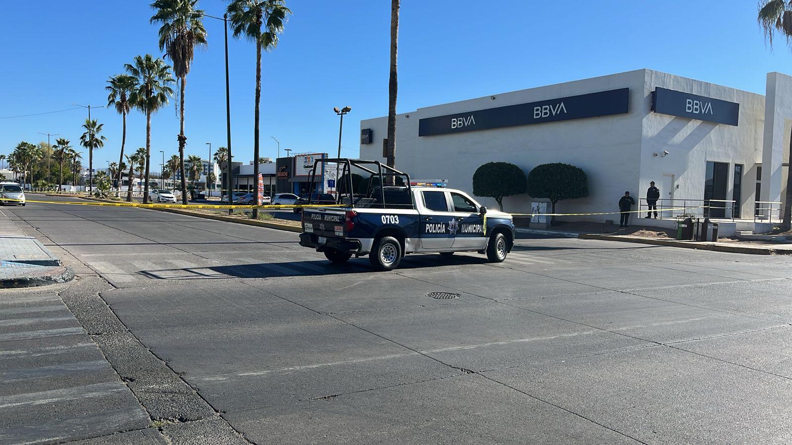 $!Abandonan cadáver con impactos de bala en vialidad de Isla Musala