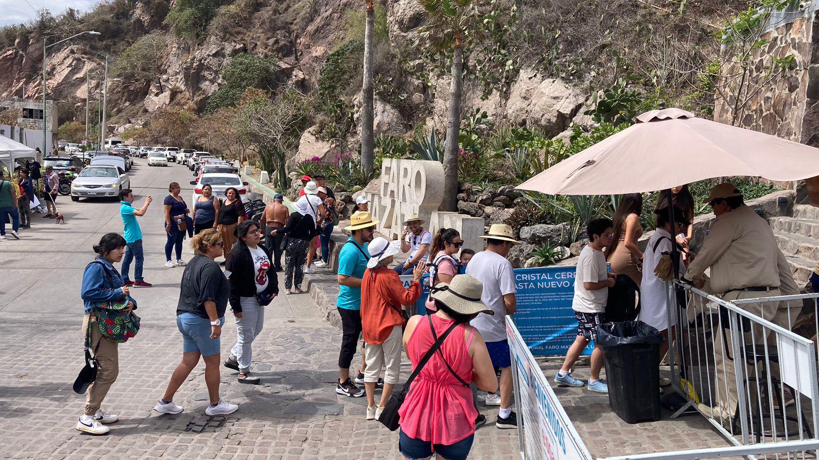 $!Cierre del mirador de cristal en el Faro Mazatlán decepciona a visitantes