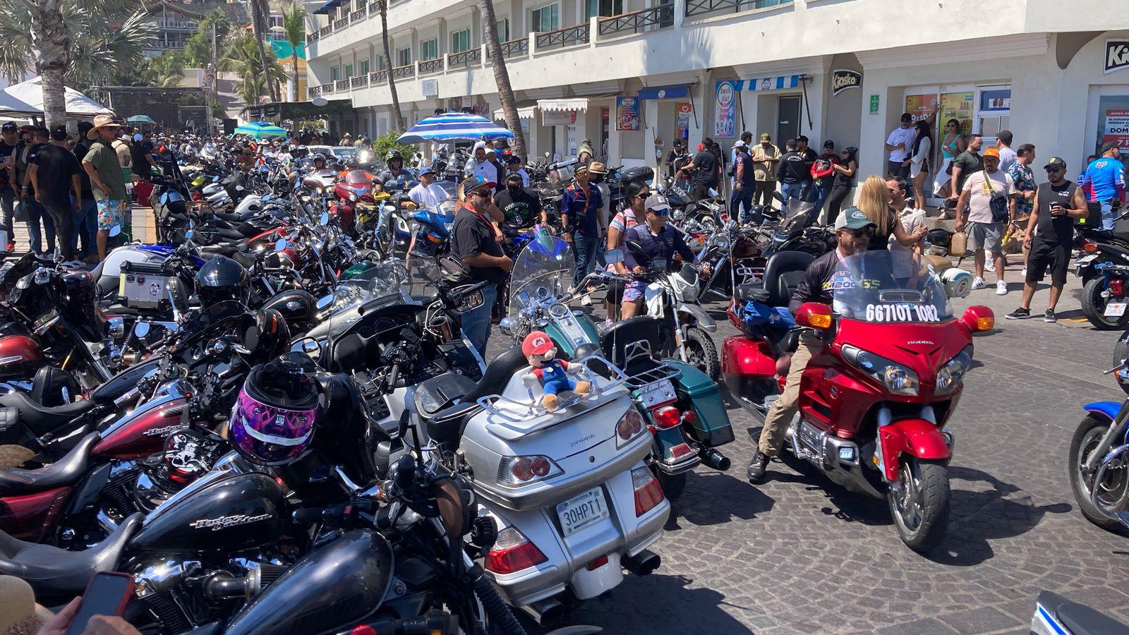 $!Disfrutan bikers de la comida de bienvenida de la Semana de la Moto Mazatlán 2025