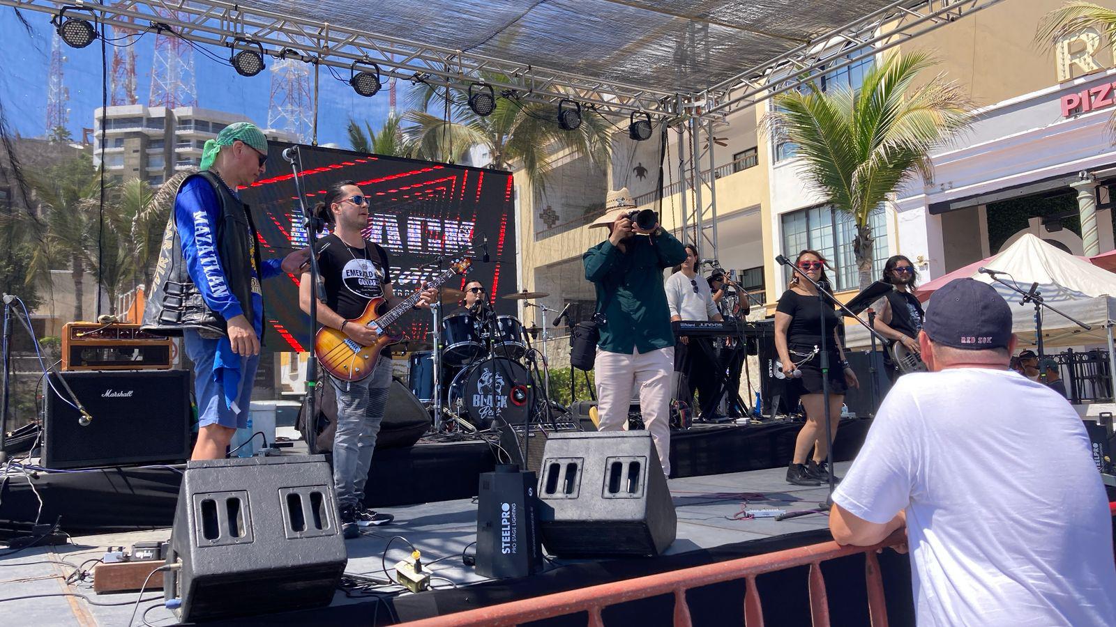 $!Disfrutan bikers de la comida de bienvenida de la Semana de la Moto Mazatlán 2025